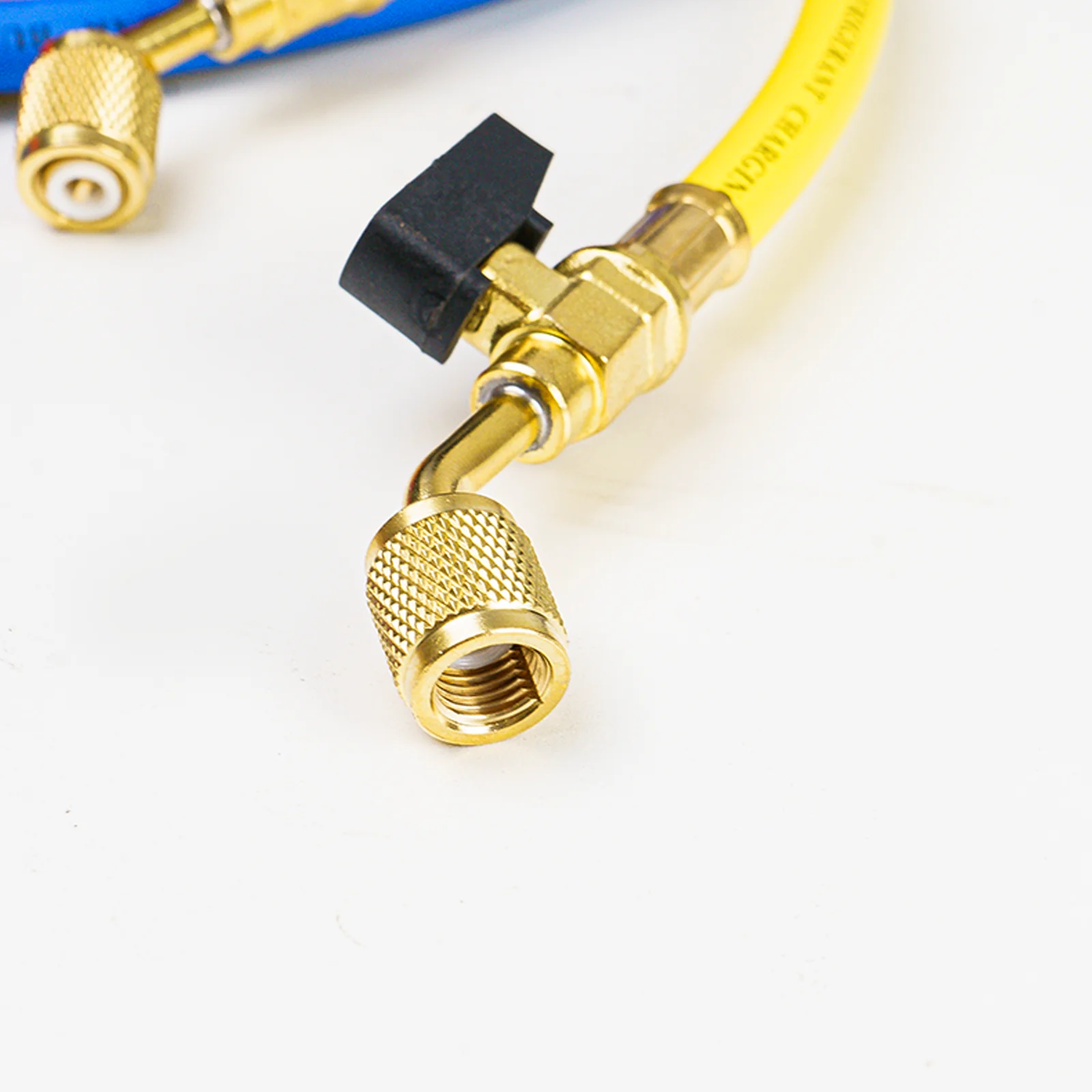 Elitech BVH-15SET-3 1/4" Ball Valve Refrigerant Charging Hoses, 60", 800 PSI, for R134A R410A R22 R12 Refrigerant Systems - Image 4